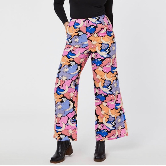 Joanie Clothing Moon, Stars and Clouds High-Waist Wide Leg Cropped Pants Pockets - Picture 2 of 5